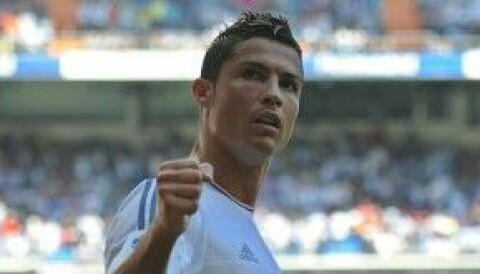 Cristiano Ronaldo knytter neven i været