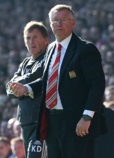 Sir Alex Ferguson klarte å vippe Liverpool ned fra tronen som Kenny Dalglish (t.v.) var en del av.