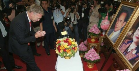 VELKOMSTSEREMONI: David Moyes hedrer Kong Bhumibol av Thailand.