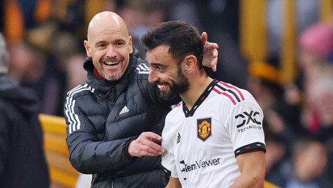 LEDERNE: Erik ten Hag styrer United fra sidelinjen, mens Bruno Fernandes stort sett har kapteinsansvaret med Harry Maguire på benken. eth22