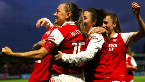 KONKURRENTER OM ANDREPLASSEN: Arsenal er laget United må stole på om det skal være mulighet for gullkamp – og i tillegg er de altså laget som kan hindre United i å ta andreplassen. arsenal050523