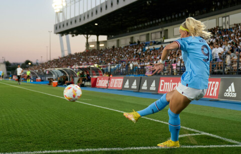 TAPTE I FØRSTE KVALIFISERINGSRUNDE I AUGUST 2022: Chloe Kelly og Manchester City. Manchester City v Real Madrid - UEFA Women's Champions League