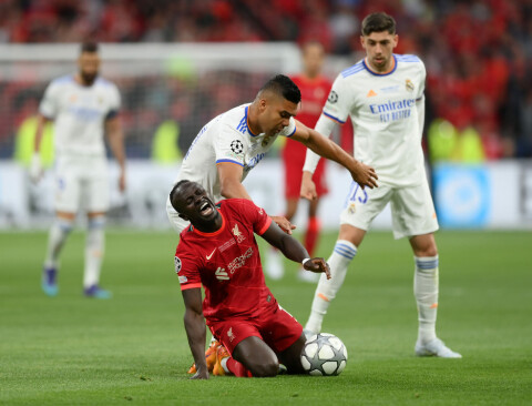 FIKK ANDRE TIL Å SKINNE: Casemiro, her fra den siste av de to Champions League-finalene han har vært med på å beseire Liverpool i. Liverpool FC v Real Madrid - UEFA Champions League Final 2021/22