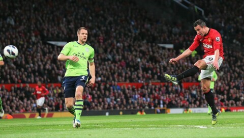 SUSER SOM AVGJORDE LIGAGULLET: Robin van Persie scoret alle tre målene da United sikret ligagullet mot Aston Villa våren 2013.