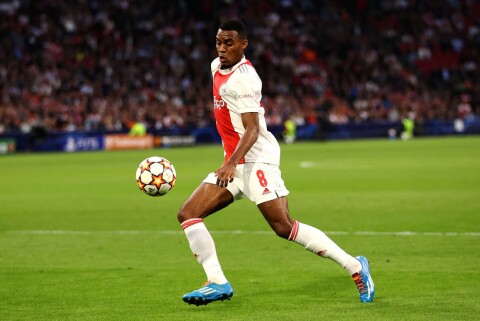 AJAX-TALENT: Ryan Gravenberch er et av navnene som nå kobles til Manchester United. AFC Ajax v Besiktas: Group C - UEFA Champions League