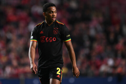 SL Benfica v AFC Ajax: Round Of Sixteen Leg One - UEFA Champions League