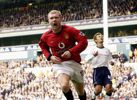 Paul Scholes of Manchester United celebrates scoring the opening goal of the match