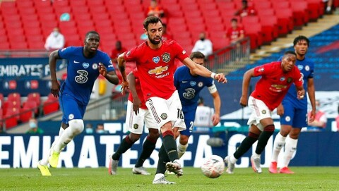 – ENESTE SOM VAR BRA: Phil Neville var kritisk til United-spillerne og mener målscorer Bruno Fernandes var den eneste som kan få godkjent etter kampen mot Wembley.