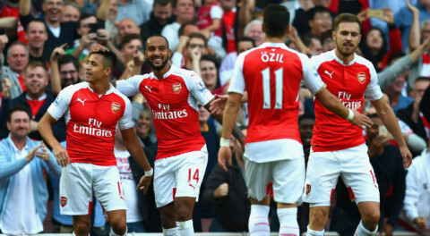 during the Barclays Premier League match between Arsenal and Manchester United at Emirates Stadium on October 4, 2015 in London, England.