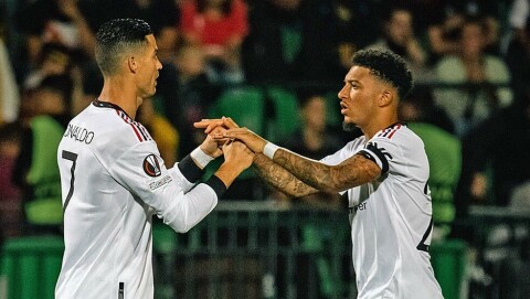 «FEIL TURNERING»: Cristiano Ronaldo og Jadon Sancho besørget scoringene i Europa League-triumfen mot Sheriff Tiraspol. Men de to spillerne, lagkameratene og ikke minst fansen håper på en snarlig retur til Champions League der inntektene er vesentlig høyere. ronsanc