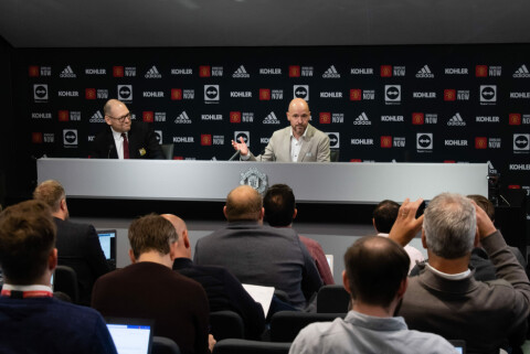 DEN FØRSTE: Erik ten Hag avbildet på sin første pressekonferanse som United-manager. Manchester United Erik ten Hag Press Conference