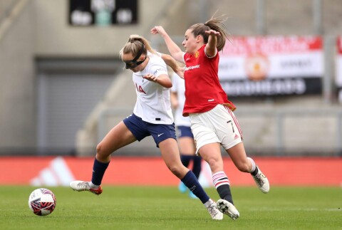 HADDE KONTROLL PÅ SPURS: United dominerte mot Spurs. Her er Ella Toone i duell med gjestenes Josie Green. Manchester United Women v Tottenham Hotspur Women - Barclays FA Women's Super League
