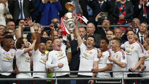 HAR VUNNET DET MESTE: Wayne Rooney, her løfter han FA-cup-troféet i 2016.
