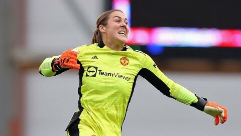EARPS: Bildet er tatt etter at Lucy Staniforth utlignet mot Manchester City i oktober. earrrps