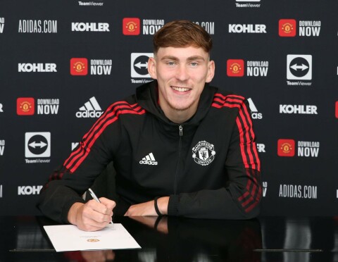 James Garner Signs a New Contract at Manchester United
