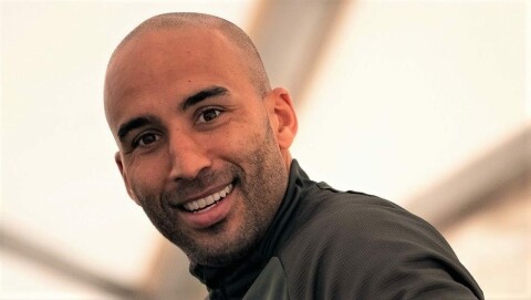 SPØKEFUGL: Lee Grant.