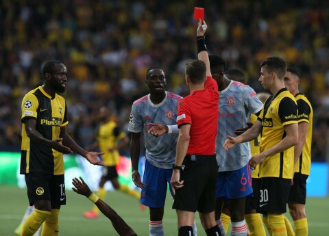 UTVIST: Aaron Wan-Bissaka fikk rødt kort i første omgang. BSC Young Boys v Manchester United: Group F - UEFA Champions League