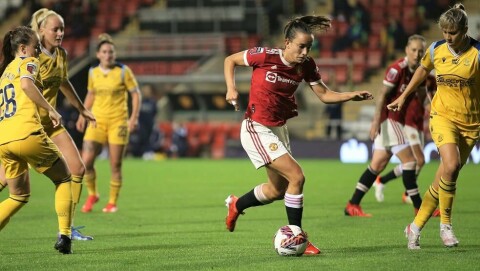 USIKKERT KORT: Lucy Staniforth, her i aksjon mot Reading, har startet alle Uniteds kamper denne sesongen. Likevel er hun ikke garantert en plass i startelleveren mot City, siden United kanskje kan utnytte Ella Toone bedre ved å vrake Staniforth. Manchester United Women v Reading Women - Barclays FA Women's Super League