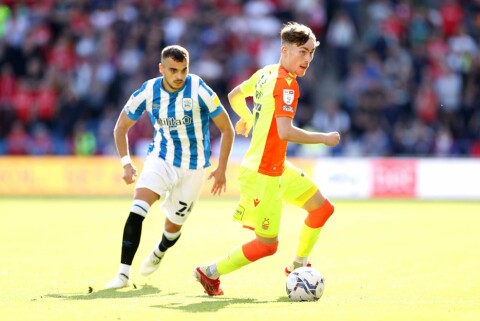 TRØBLER: James Garner og Nottingham Forest får det ikke til å stemme denne sesongen. Huddersfield Town v Nottingham Forest - Sky Bet Championship