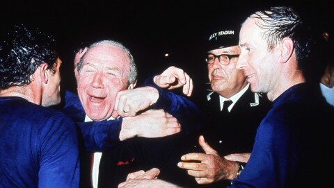 1968: Sir Matt Busbys store triumf, ti år etter flyulykken.