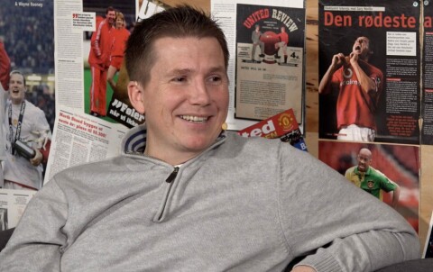KOMMENTATOR: Kasper Wikestad følger engelsk fotball tett. Her i Olé, Olé. KOMMENTATOR: Kasper Wikestad følger engelsk fotball tett. Her i Olé, Olé.
