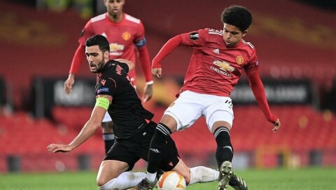 SKAL SPILLE U23: Mikel Merino takles av Shola Shoretire da United og Real Sociedad møttes i forrige runde av Europa League på Old Trafford. Unggutten er ikke med til Italia fordi han skal spille fredagens U23-kamp mot Tottenham. SKAL SPILLE U23: Mikel Merino takles av Shola Shoretire da United og Real Sociedad møttes i forrige runde av Europa League på Old Trafford. Unggutten er ikke med til Italia fordi han skal spille fredagens U23-kamp mot Tottenham.