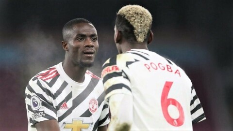 POPULÆR SPILLER: Eric Bailly og Paul Pogba etter sistnevntes vinnermål mot Burnley, 12. januar 2021. Begge to er kjent for sitt gode humør i United-garderoben.