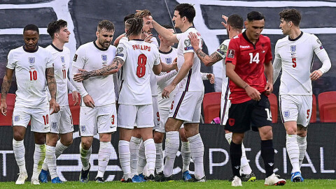 FEIRET SCORINGEN: Shaw og Maguire sammen med de andre engelske landslagsspillerne. engmal