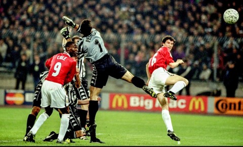 REDUSERINGEN: Roy Keane stanger inn 1-2 og United har startet opphentingen mot Juventus i semifinalen av Champions League i 1999.