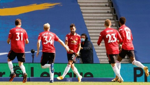 FORBI FERGIE TIME: United-gutta kunne feire seiersmålet – etter at dommer Kavanaugh hadde blåst av kampen. FORBI FERGIE TIME: United-gutta kunne feire seiersmålet – etter at dommer Kavanaugh hadde blåst av kampen.