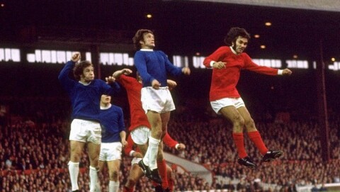 HALVVEIS: George Best scoret Uniteds mål nummer 5 000 gjennom tidene. Her fra et møte med Everton.