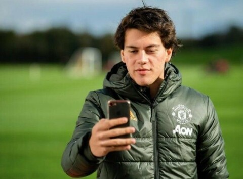 HEI MAMMA: Nå er jeg her, i Manchester, for å ta fatt på drømmen min. Håper dere har det bra. Hilsen, Facundo.