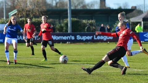 SETTER INN UNITEDS FØRSTE: Leah Galtons første mål mot Everton.