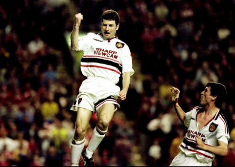 MÅL: Denis Irwin, her i aksjon mot Liverpool i 1999, scoret det ene målet mot Feyenoord i Champions League-kampen mot nederlenderne på Old Trafford i 1997. Paul Scholes scoret det andre.