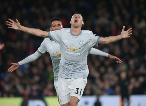 STJERNETREFF: Nemanja Matic banket inn Uniteds vinnermål i sluttsekundene med en fantastisk volley.