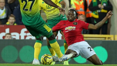 Ikke lett å passere Aaron Wan-Bissaka. Her er det Norwichs Alex Tettey som får erfare det. Ikke lett å passere Aaron Wan-Bissaka. Her er det Norwichs Alex Tettey som får erfare det.