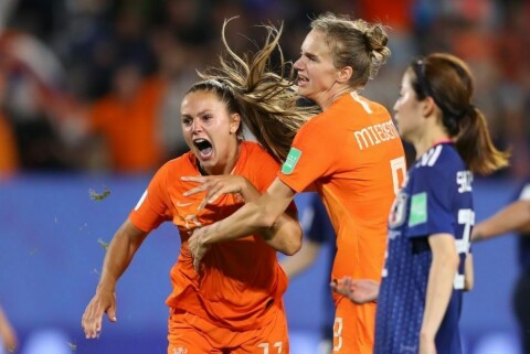 TOMÅLSHELTEN: Lieke Martens, som til daglig spiller i Barcelona, ble med sine to scoringer den soleklare matchvinneren for Nederland.