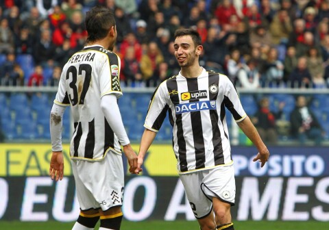 UDINESE: Bruno Fernandes spilte for Udinese i Serie A. Her feires et mål mot Genoa i 2014.