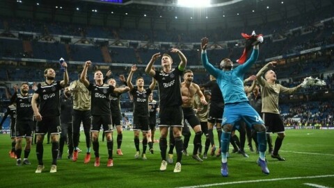 TOK RÅTTA PÅ MADRID: Et ungt Ajax-lag herjet med regjerende mester Real Madrid i Champions League. Ni av disse møtte også United i Europa League-finalen i 2017.