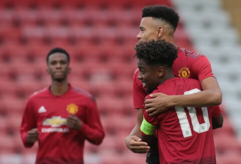 FREMTIDEN: Angel Gomes, Mason Greenwood og Joshua Bohui i bakgrunnen.