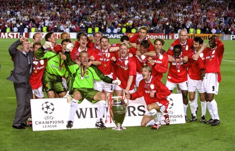 MAGISK ÅRGANG: Manchester United feirer Champions League-triumfen på Camp Nou i 1999. Det kronet en fantastisk sesong der United vant The Treble. Ingen annen engelsk klubb har gjort det verken før eller siden.