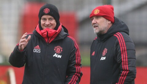 MØTER BRIGHTON: Solskjær og Mike Phelan på treningsfeltet på fredag.