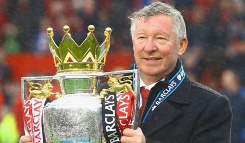 GA SEG PÅ TOPP: Sir Alex Ferguson med klubbens 20. seriegull.