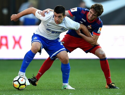 RUSSISKE NABOER: Mario Fernandes (t.h.) måtte ut med skade i lørdagens oppgjør mot Fatos Beciraj og Dinamo Moskva.