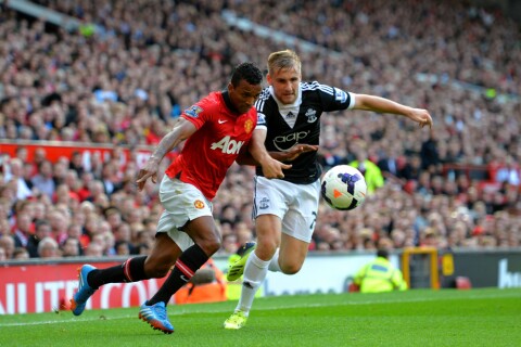 MØTE MED OLD TRAFFORD: Luke Shaw prøver å stanse Nani i Premier League-kampen mot United i oktober 2013. Allerede et halvt år i forveien hadde United stiftet bekjentskap med den talentfulle venstrebacken da han kom inn fra benken og imponerte United-ledelsen.