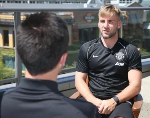 TAR SELVKRITIKK: Sommeren 2015 lot Luke Shaw seg intervjue av de tilreisende journalistene som var med til USA. Der tok Shaw selvkritikk for det som skjedde sommeren 2014 og lovet å stille bedre forberedt til den nye sesongen.