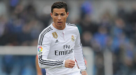 EN GIGANT: Cristiano Ronaldo ble kåret til verdens beste spiller flere ganger i Real Madrid. Likevel var det deler av fansen i den spanske hovedstaden som ikke trykket portugiseren til sine bryst.