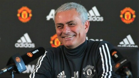 I GODT HUMØR: José Mourinho var stort sett svært blid under fredagens pressekonferanse. Forhåpentligvis er han like blid etter kampen mot Arsenal. I GODT HUMØR: José Mourinho var stort sett svært blid under fredagens pressekonferanse. Forhåpentligvis er han like blid etter kampen mot Arsenal.