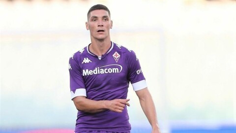 KOBLES «ALLTID» TIL UNITED: Men det er vel noen av oss i United.no-redaksjonen som kan være villig til å spise hatten vår om det noen gang skjer med Nikola Milenkovic. KOBLES «ALLTID» TIL UNITED: Men det er vel noen av oss i United.no-redaksjonen som kan være villig til å spise hatten vår om det noen gang skjer med Nikola Milenkovic.