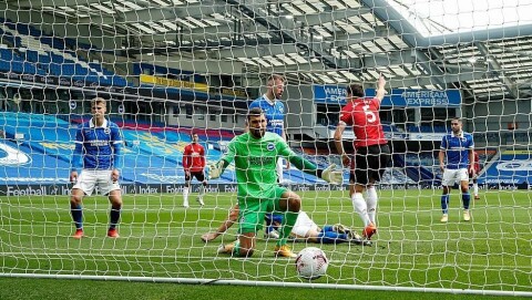 VIKTIG BRIKKE: Harry Maguire har fått kritikk fordi han ikke er nok involvert i motstandernes boks. Lørdag var han sterkt involvert i to av Uniteds mål. VIKTIG BRIKKE: Harry Maguire har fått kritikk fordi han ikke er nok involvert i motstandernes boks. Lørdag var han sterkt involvert i to av Uniteds mål.